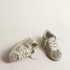 Super-Star Young glitterata con stella in pelle scamosciata e linguetta dorata sul tallone
