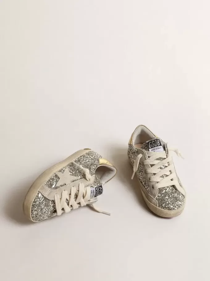 Super-Star Young glitterata con stella in pelle scamosciata e linguetta dorata sul tallone