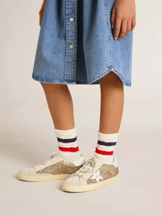Super-Star Young in glitter dorato con stella e linguetta sul tallone in pelle bianca Super-Star Young in glitter dorato con stella e linguetta sul tallone in pelle bianca