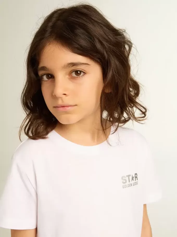 T-shirt bianca con logo argentato a contrasto sul davanti