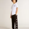T-shirt bianca con logo nero a contrasto e stella T-shirt bianca con logo nero a contrasto e stella