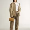 T-shirt bianca da donna con stampa nera sul petto T-shirt bianca da donna con stampa nera sul petto
