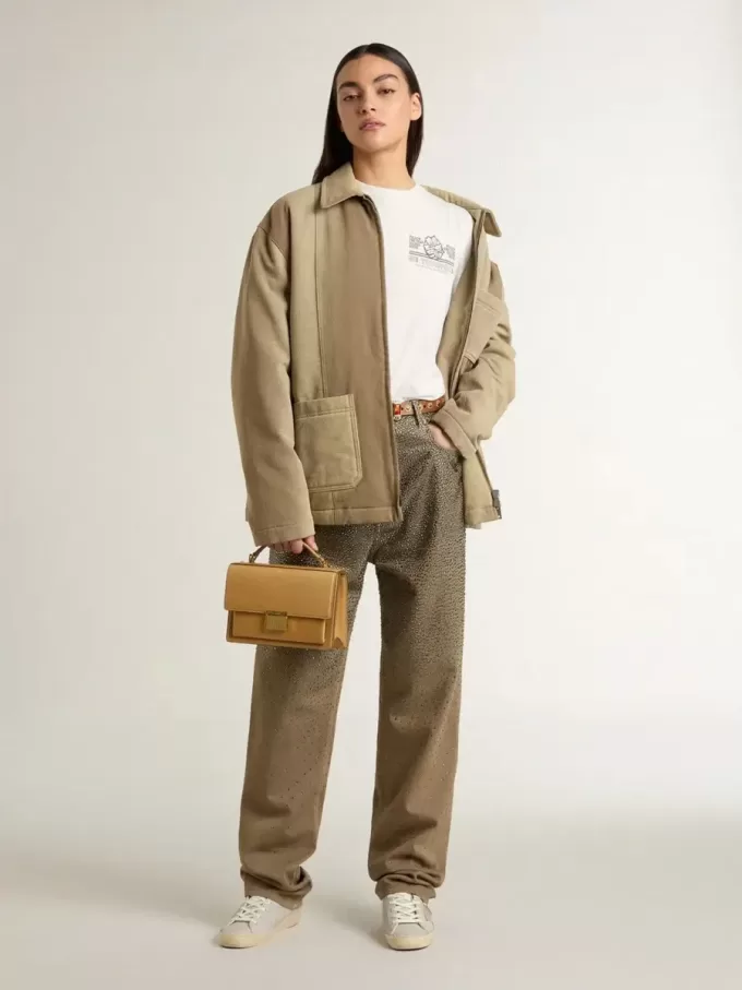 T-shirt bianca da donna con stampa nera sul petto T-shirt bianca da donna con stampa nera sul petto
