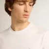 T-shirt bianca da uomo con stella glitterata argento sul davanti T-shirt bianca da uomo con stella glitterata argento sul davanti