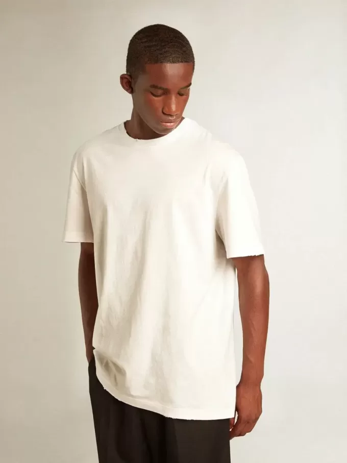 T-shirt bianca da uomo con trattamento effetto consumato T-shirt bianca da uomo con trattamento effetto consumato