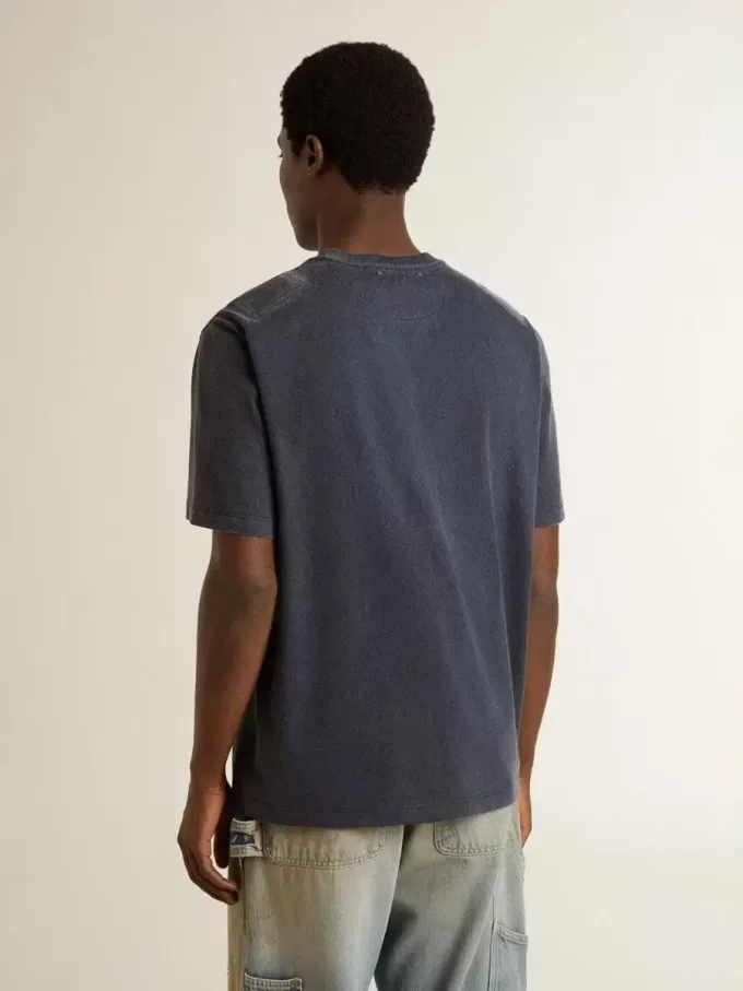 T-shirt blu da uomo con stampa bianca T-shirt blu da uomo con stampa bianca