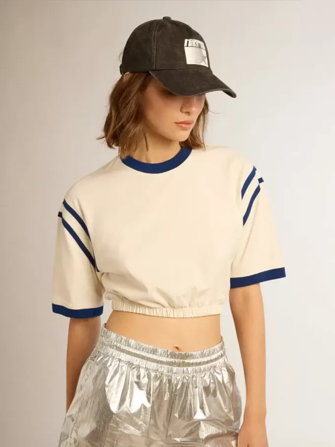 T-shirt corta in cotone bianco invecchiato con scritta sul retro T-shirt corta in cotone bianco invecchiato con scritta sul retro