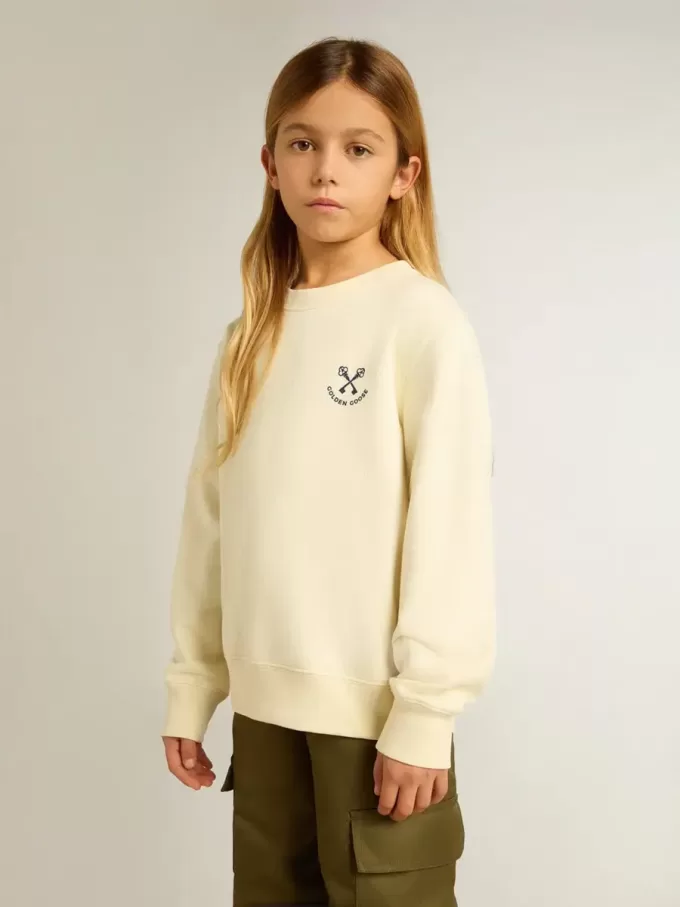 T-shirt da bambina in bianco consumato con ricamo sul davanti e stampa sul retro
