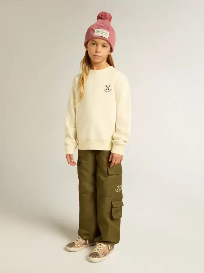 T-shirt da bambina in bianco consumato con ricamo sul davanti e stampa sul retro