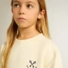 T-shirt da bambina in bianco consumato con ricamo sul davanti e stampa sul retro