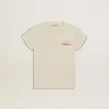 T-shirt da bambina in cotone bianco consumato con ricamo rosso sul petto