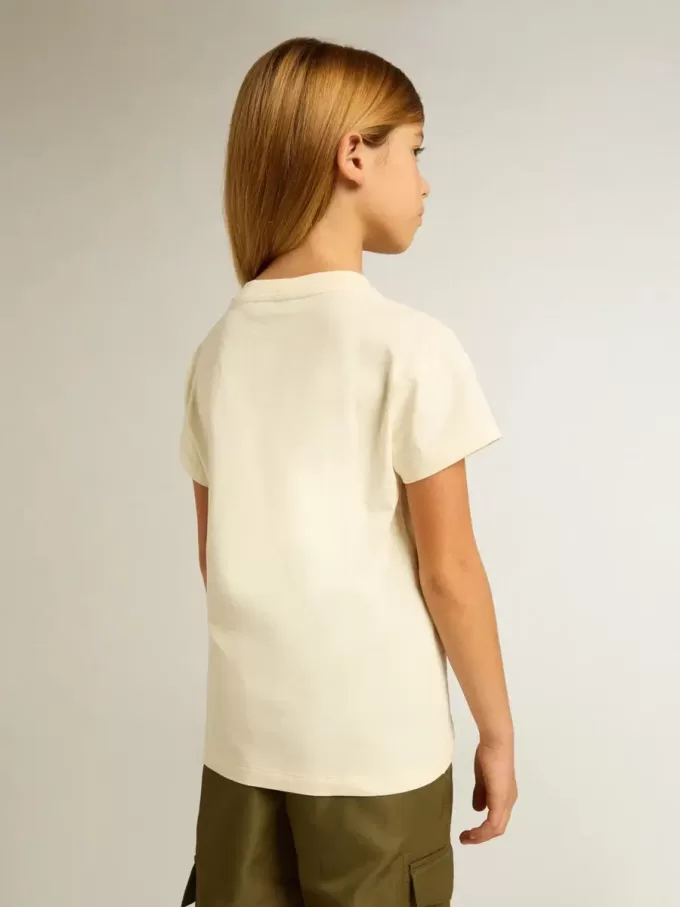 T-shirt da bambina in cotone bianco consumato con ricamo rosso sul petto