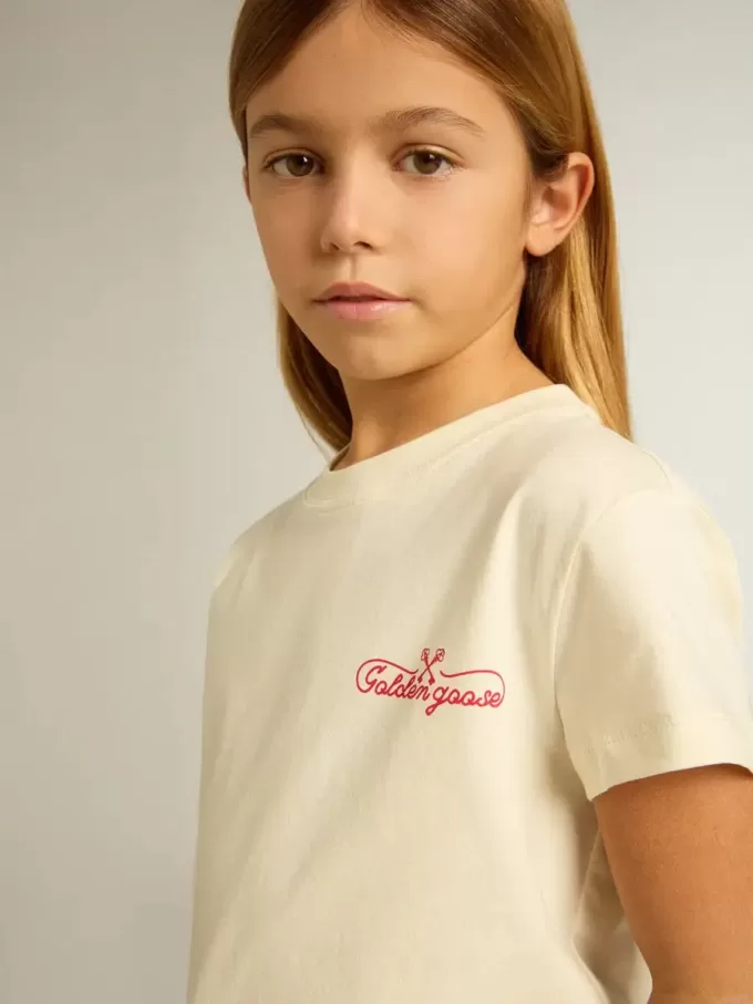 T-shirt da bambina in cotone bianco consumato con ricamo rosso sul petto