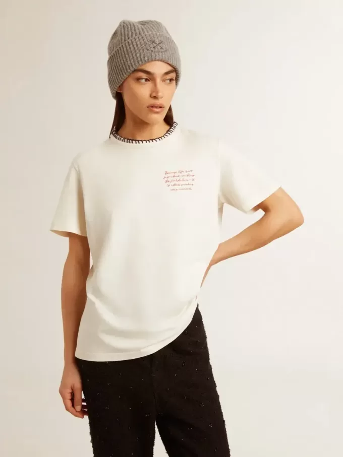 T-shirt da donna in cotone bianco invecchiato con ricami fatti a mano