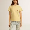 T-shirt da donna in jersey di cotone con ricamo sul collo e sul cuore T-shirt da donna in jersey di cotone con ricamo sul collo e sul cuore