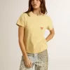 T-shirt da donna in jersey di cotone con ricamo sul collo e sul cuore T-shirt da donna in jersey di cotone con ricamo sul collo e sul cuore