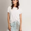 T-shirt da donna regular fit effetto consumato in bianco T-shirt da donna regular fit effetto consumato in bianco