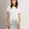 T-shirt da donna slim fit effetto consumato in bianco