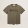 T-shirt verde oliva dalla vestibilità regolare con scritta dorata sul davanti T-shirt verde oliva dalla vestibilità regolare con scritta dorata sul davanti