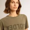T-shirt da donna verde oliva con scritta dorata T-shirt da donna verde oliva con scritta dorata