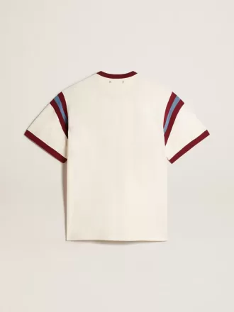 T-shirt da uomo bianca con scritta bordeaux sul davanti