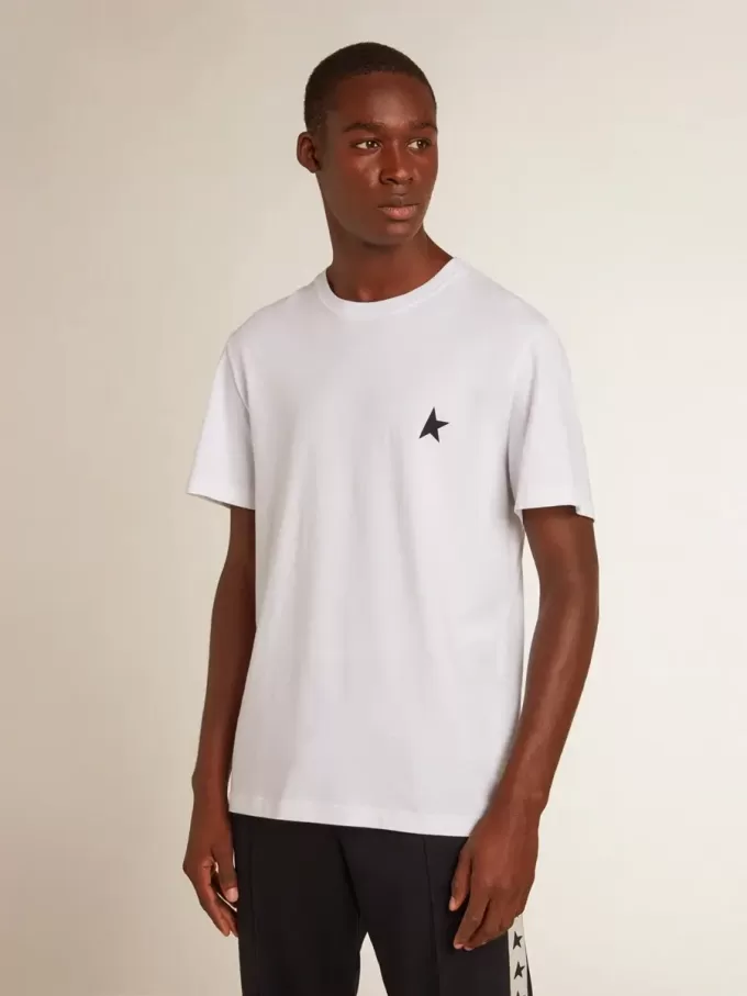 T-shirt da uomo bianca con stella blu scuro sul davanti
