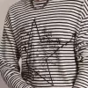 T-shirt da uomo con strisce bianche e blu e ricamo sul davanti T-shirt da uomo con strisce bianche e blu e ricamo sul davanti