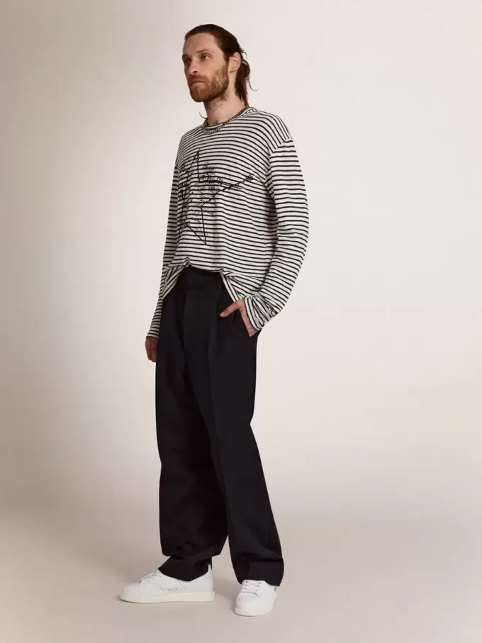 T-shirt da uomo con strisce bianche e blu e ricamo sul davanti T-shirt da uomo con strisce bianche e blu e ricamo sul davanti