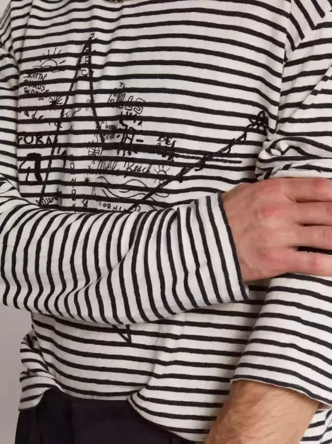 T-shirt da uomo con strisce bianche e blu e ricamo sul davanti T-shirt da uomo con strisce bianche e blu e ricamo sul davanti