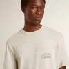 T-shirt da uomo grigia con scritte nere
