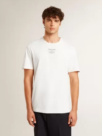 T-shirt da uomo in cotone bianco consumato con scritte nere