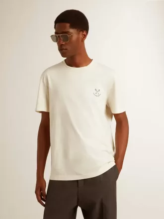 T-shirt da uomo in cotone bianco invecchiato con stampa sul cuore
