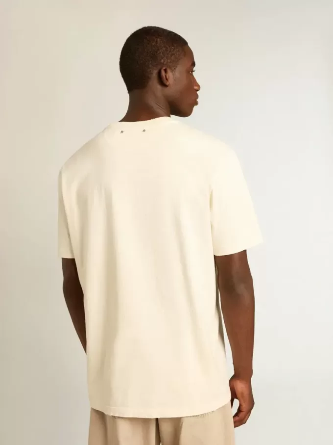 T-shirt da uomo in cotone bianco invecchiato con stampa sul davanti T-shirt da uomo in cotone bianco invecchiato con stampa sul davanti