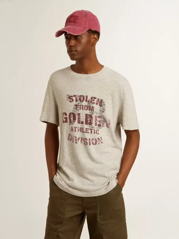 T-shirt da uomo in cotone grigio con stampa vintage sul davanti T-shirt da uomo in cotone grigio con stampa vintage sul davanti