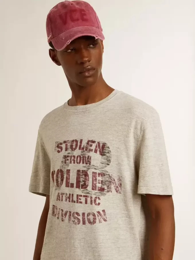T-shirt da uomo in cotone grigio con stampa vintage sul davanti T-shirt da uomo in cotone grigio con stampa vintage sul davanti