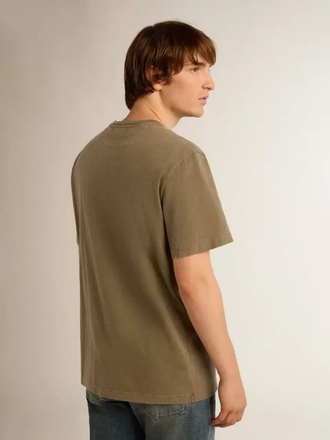 T-shirt da uomo verde oliva con scritta dorata T-shirt da uomo verde oliva con scritta dorata