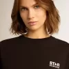 T-shirt della collezione Black Star con logo bianco a contrasto e stella T-shirt della collezione Black Star con logo bianco a contrasto e stella