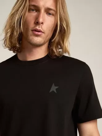 T-shirt della collezione Black Star con stella tono su tono sul davanti