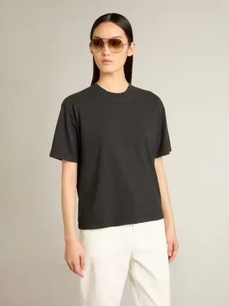 T-shirt in nero lavato con logo rovesciato sul retro – Jersey Capsule