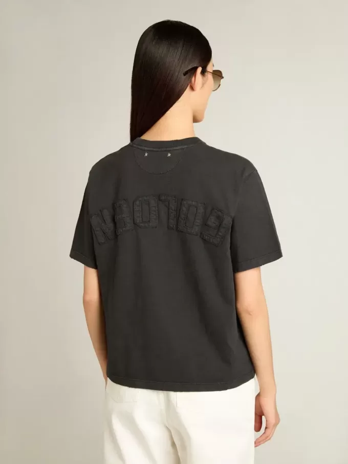T-shirt in nero lavato con logo rovesciato sul retro – Jersey Capsule
