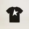 T-shirt nera con logo bianco a contrasto sul davanti e maxi stella sul retro T-shirt nera con logo bianco a contrasto sul davanti e maxi stella sul retro