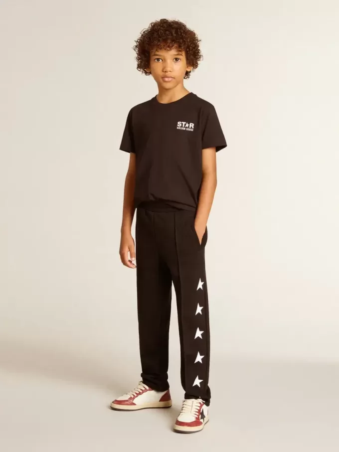 T-shirt nera con logo bianco a contrasto sul davanti e maxi stella sul retro T-shirt nera con logo bianco a contrasto sul davanti e maxi stella sul retro