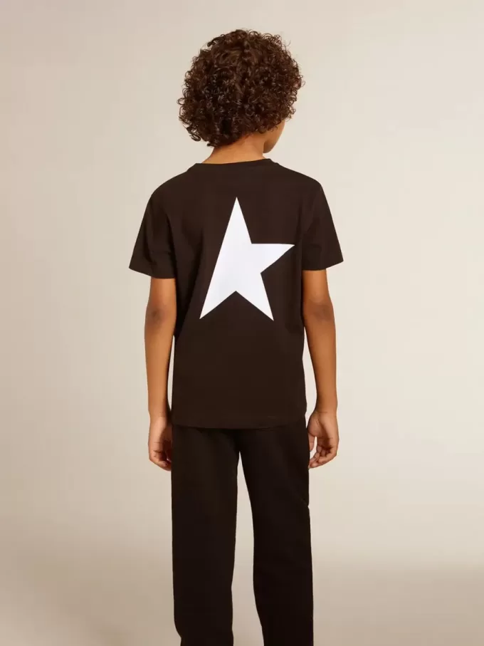 T-shirt nera con logo bianco a contrasto sul davanti e maxi stella sul retro T-shirt nera con logo bianco a contrasto sul davanti e maxi stella sul retro