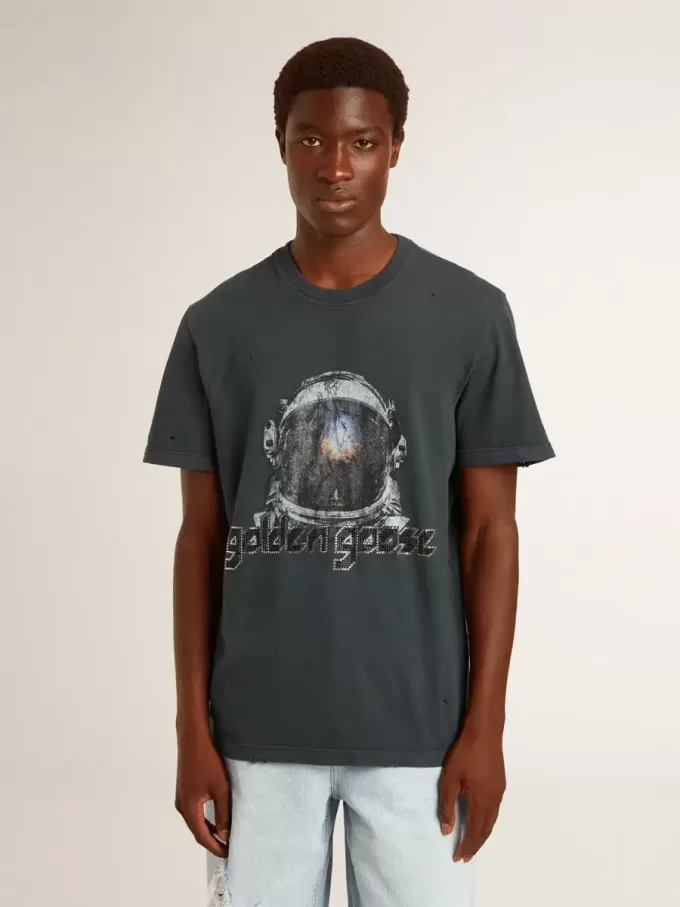 T-shirt nera con stampa multicolore