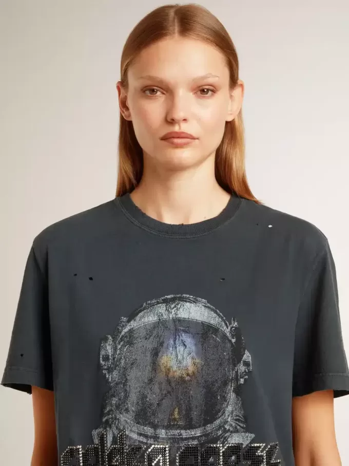 T-shirt nera con stampa multicolore