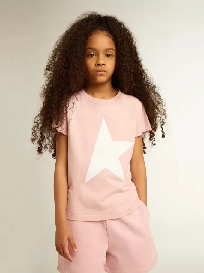 T-shirt rosa da bambina con logo bianco e maxi stella T-shirt rosa da bambina con logo bianco e maxi stella