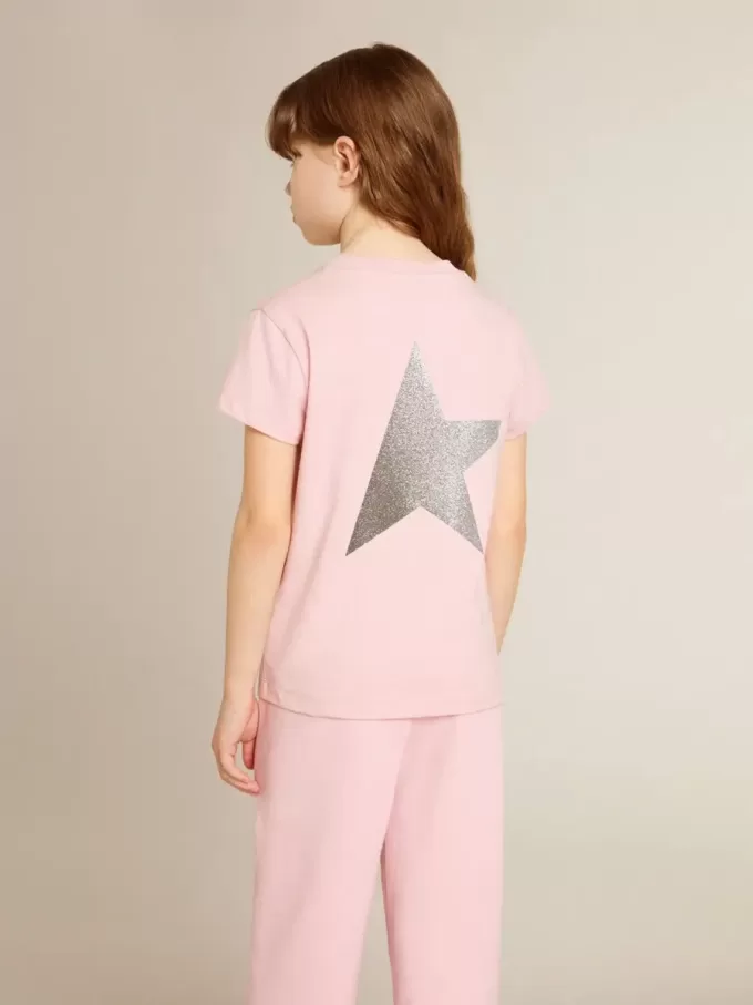 T-shirt rosa da bambina con logo glitterato argento e maxi stella T-shirt rosa da bambina con logo glitterato argento e maxi stella