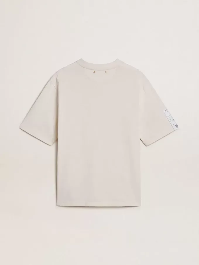 T-shirt unisex bianca con stampa mediterranea e toppa Pescheria Golden sulla manica T-shirt unisex bianca con stampa mediterranea e toppa Pescheria Golden sulla manica