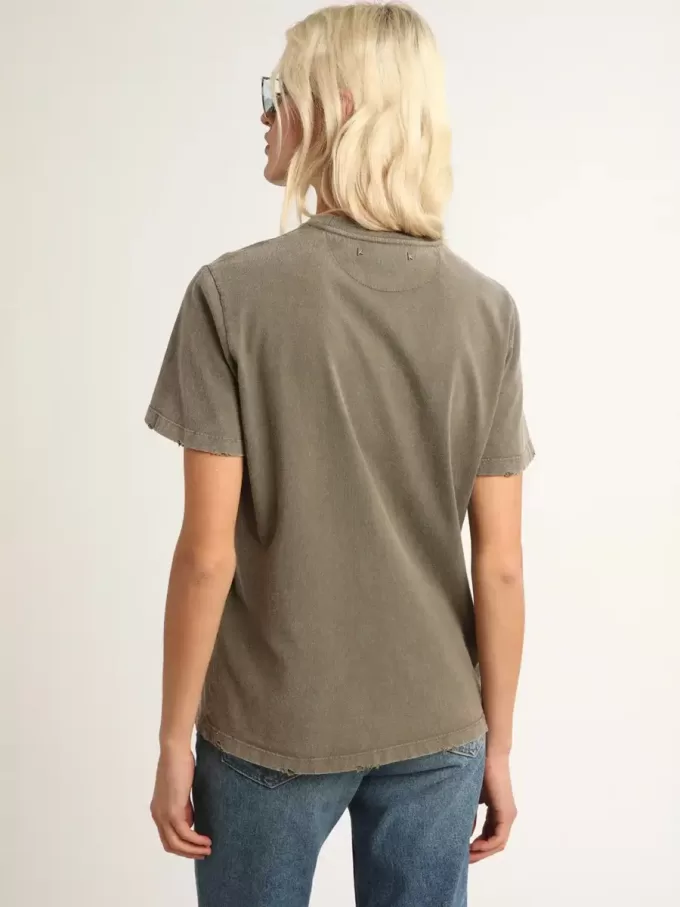T-shirt verde oliva dalla vestibilità regolare con scritta dorata sul davanti T-shirt verde oliva dalla vestibilità regolare con scritta dorata sul davanti