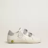 Teen Old School in pelle bianca con linguetta e cinturini sul tallone in cristallo Swarovski argento Teen Old School in pelle bianca con linguetta e cinturini sul tallone in cristallo Swarovski argento